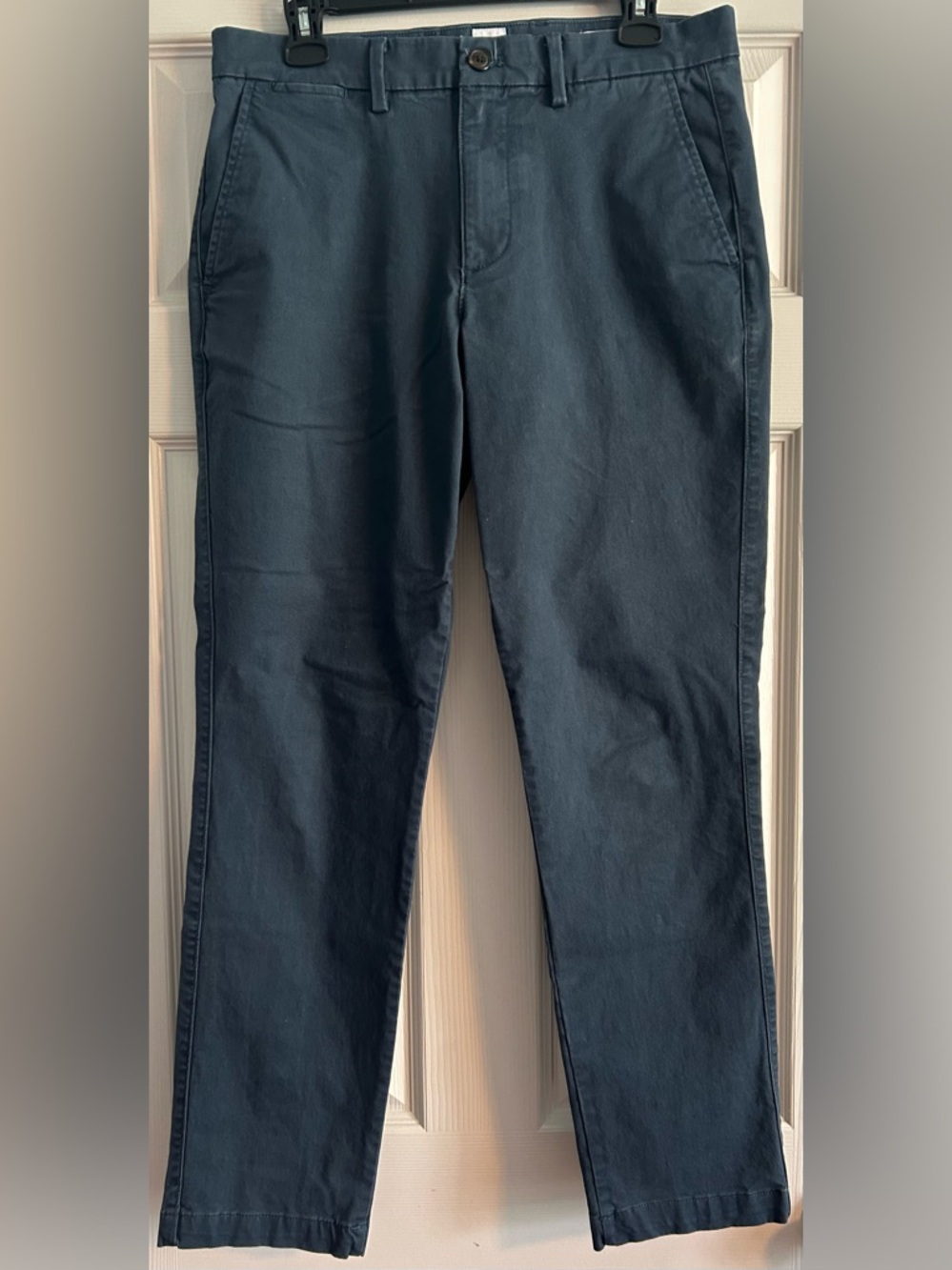 GAP Men's Navy Essential Slim Khakis - 31x30